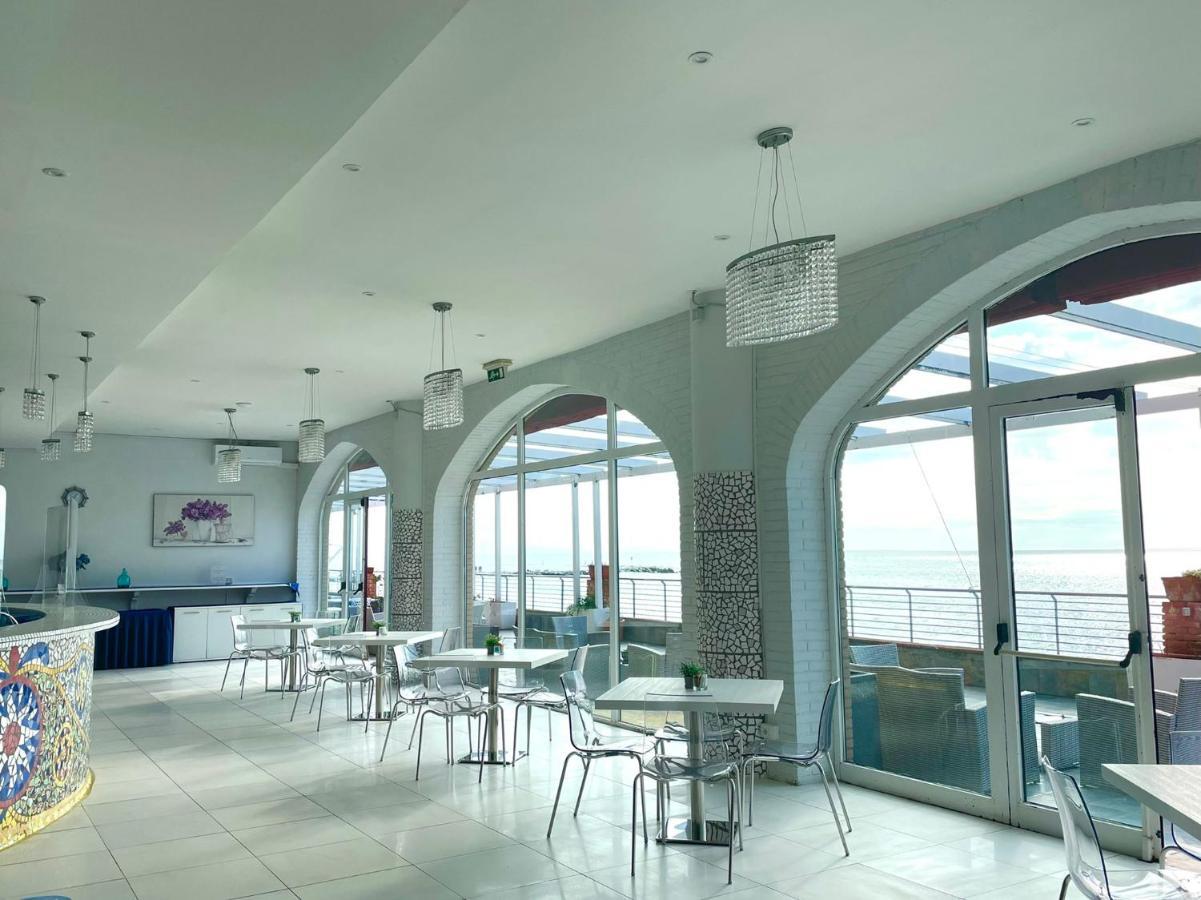 Centro Congressi Polo Nautico 4*
