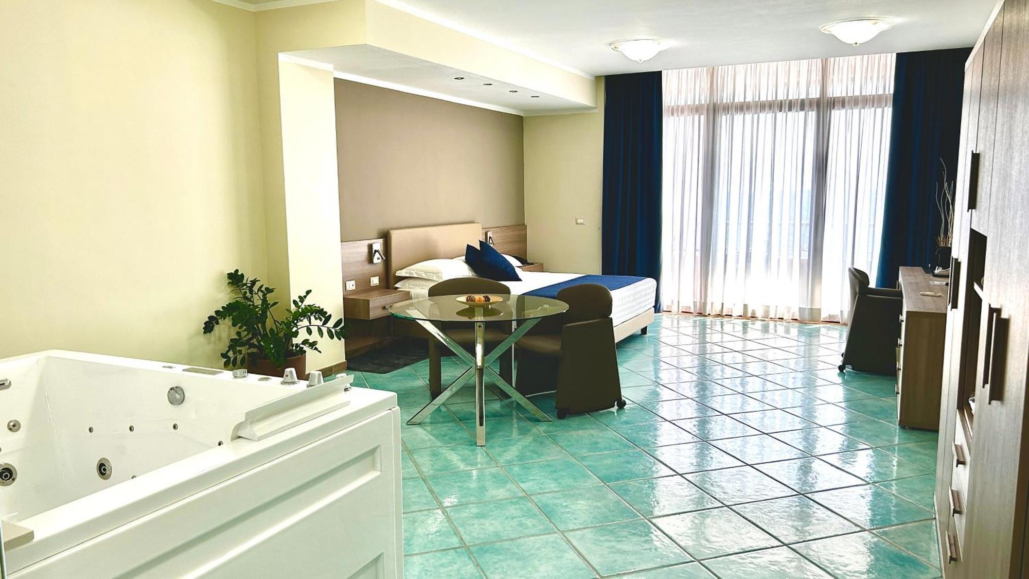 Centro Congressi Polo Nautico Hotel 4*